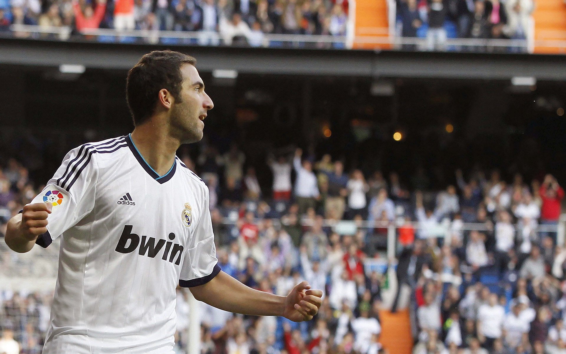 巴黎遭遇拜仁2-1败北，梅开二度的迪亚斯成为焦点，2021巴黎拜仁